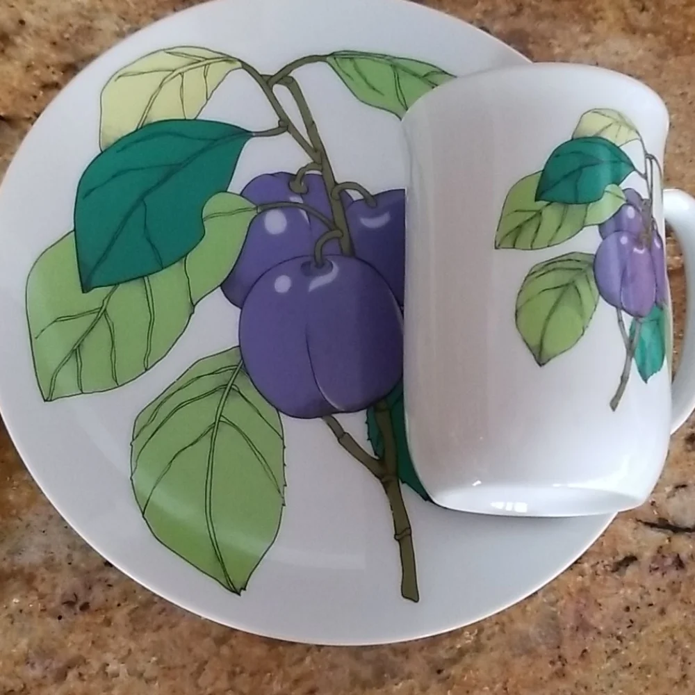 VTG Eden fine China Toscany Japan Fruit 8-pc set